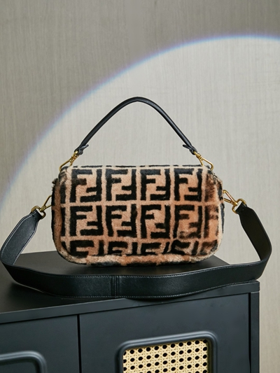 フェンディバッグ側面デザイン